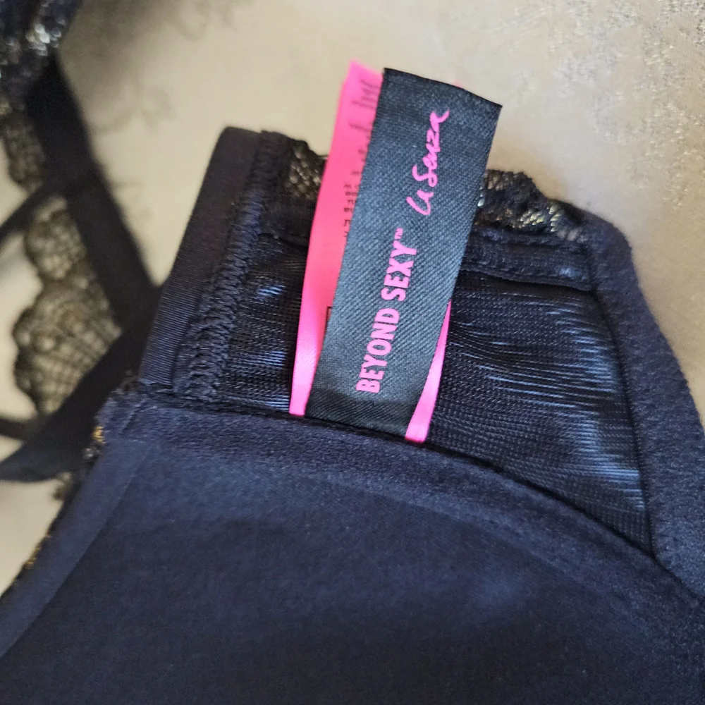 La Senza  Black Bra with Gold Lace Front Closure Racerback SZ 36C - Picture 8 of 11